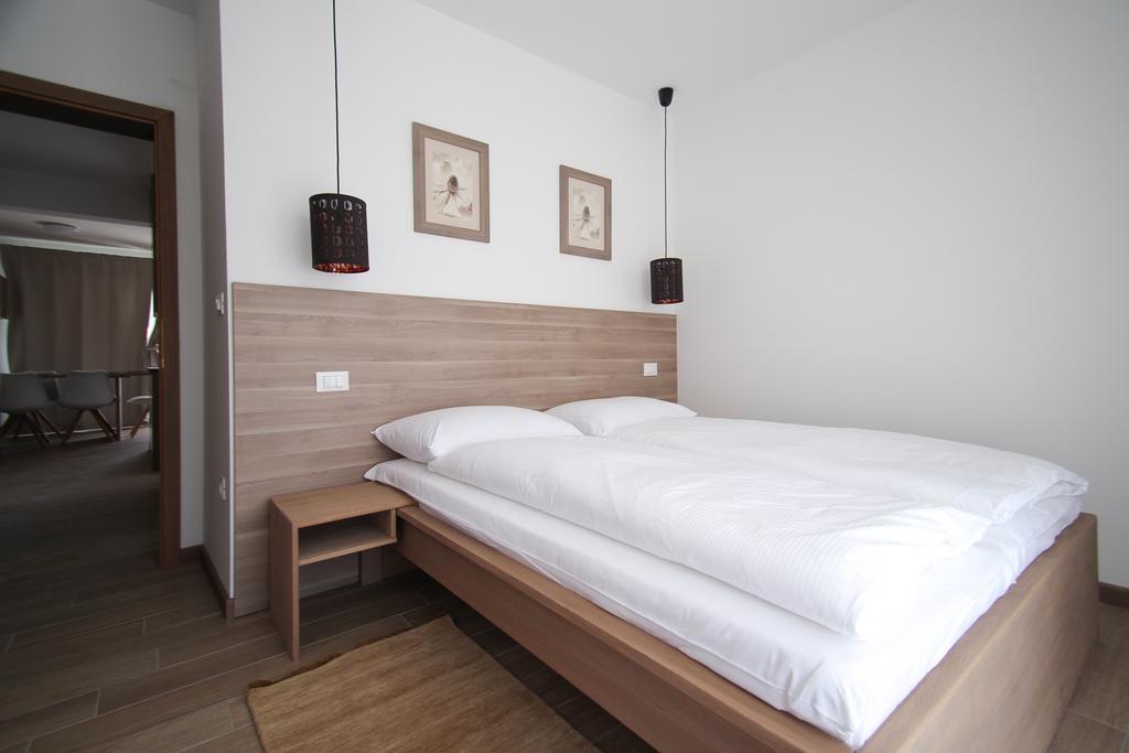 Apartments Villa Rivarella Novigrad  Room photo