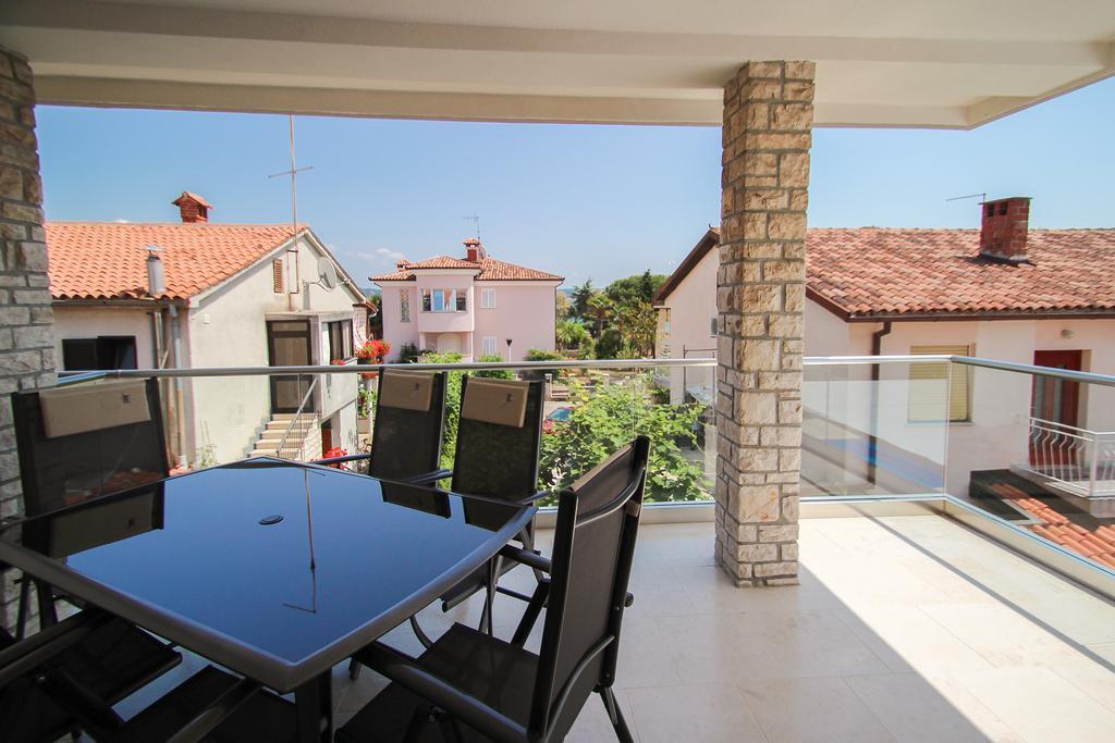 Apartments Villa Rivarella Novigrad  Room photo