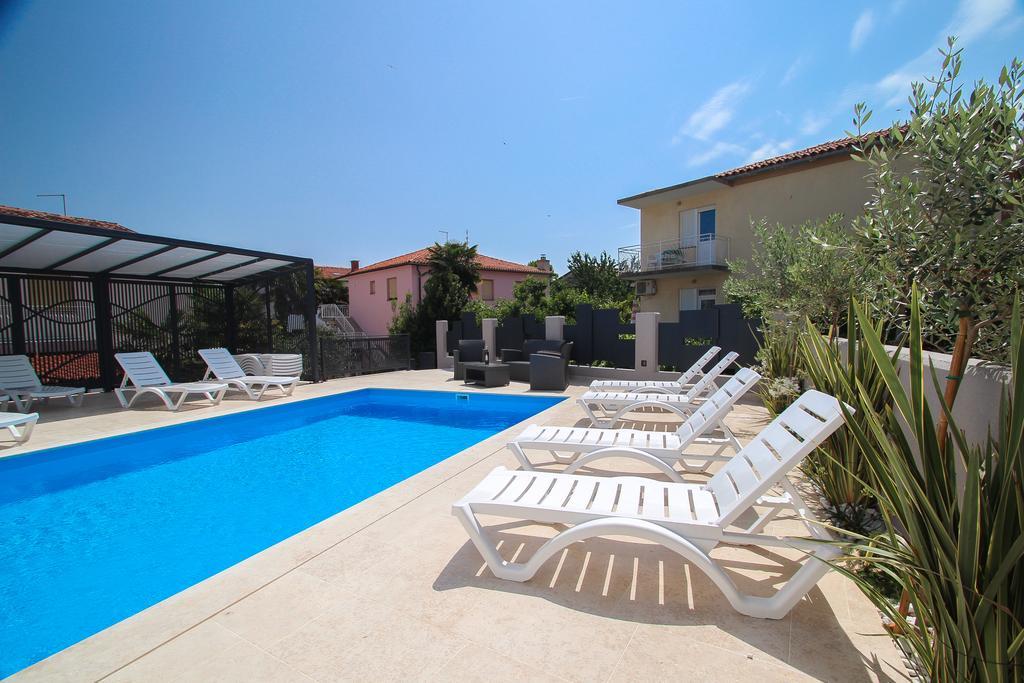 Apartments Villa Rivarella Novigrad  Room photo