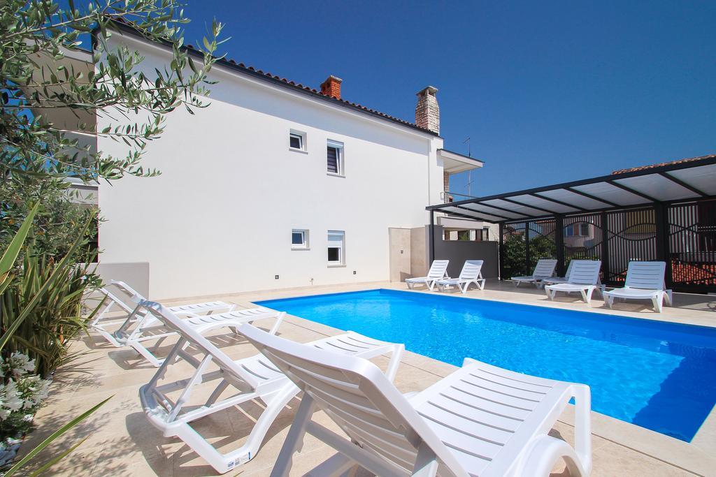 Apartments Villa Rivarella Novigrad  Room photo