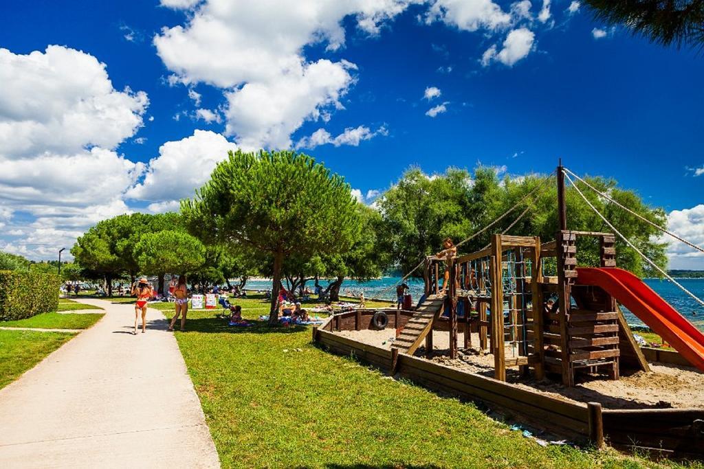 Apartments Villa Rivarella Novigrad  Room photo